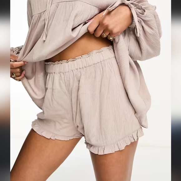 NWOT Iisla & Bird beach long sleeve tiered top and short in blush nude asos - Picture 3 of 3